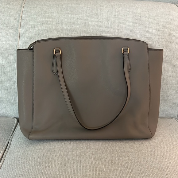 Tory Burch Robinson Tote - Picture 2 of 6